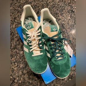 Adidas Gazelle dark green / off white 11.5 new with tags